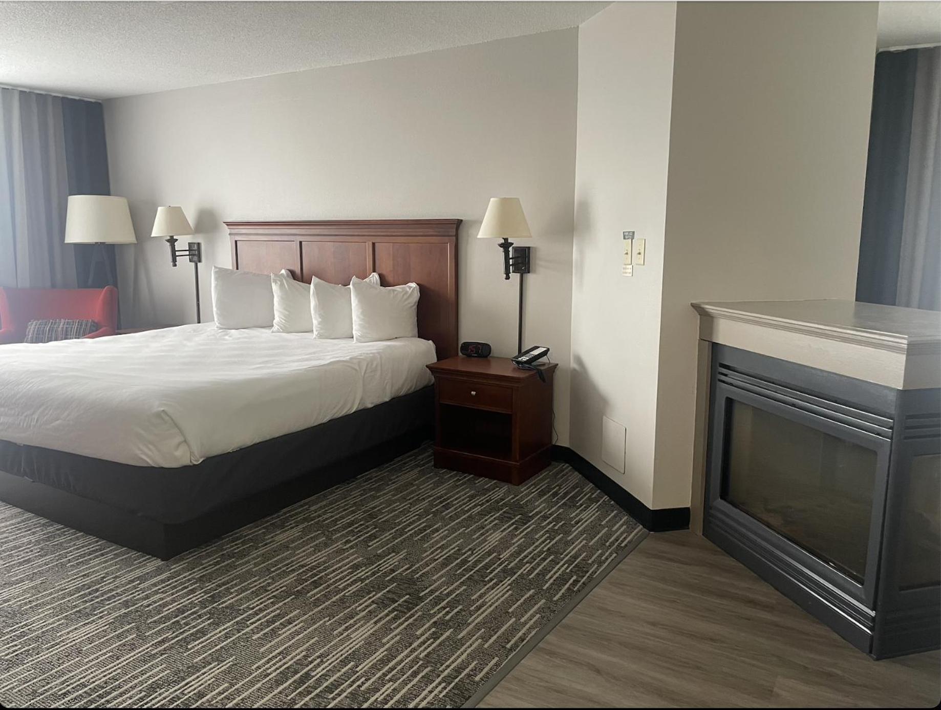 Harmony Inn & Suites Fort Dodge Exterior foto